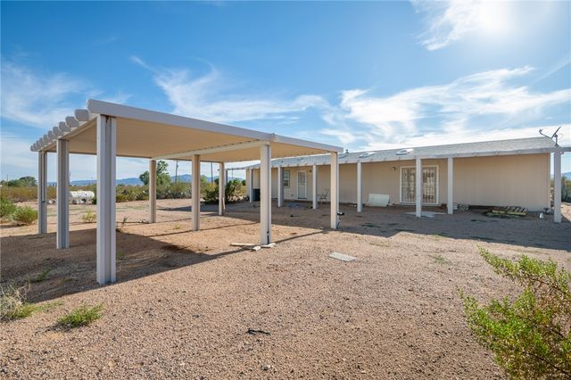 3676 N Santa Maria Road, Golden Valley, AZ 86413