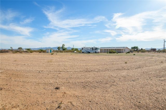 3676 N Santa Maria Road, Golden Valley, AZ 86413