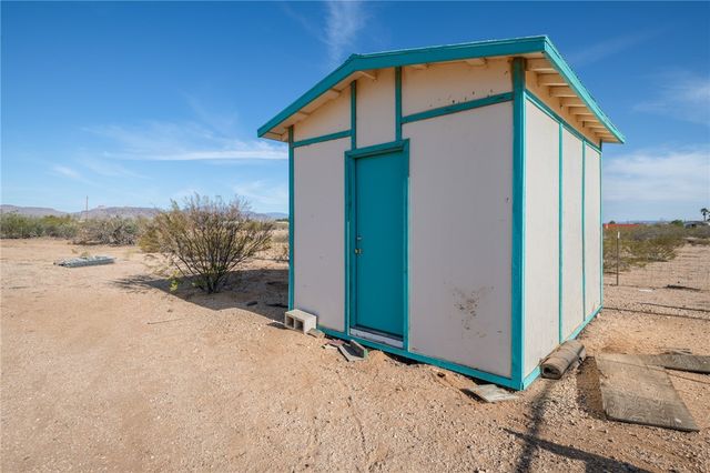 3676 N Santa Maria Road, Golden Valley, AZ 86413