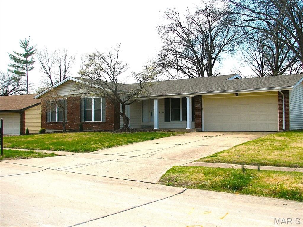 1225 Traverton Drive, Chesterfield, MO 63017