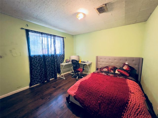 7706 Sawmill Trail, Houston, TX 77040