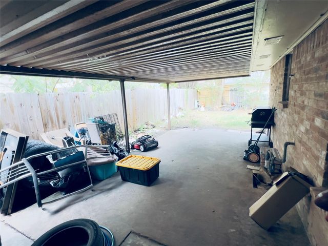 7706 Sawmill Trail, Houston, TX 77040