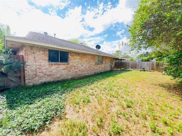 7706 Sawmill Trail, Houston, TX 77040