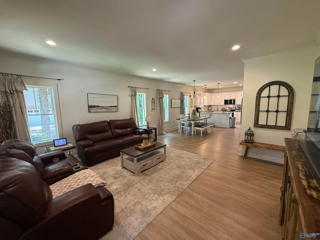 3606 Briarwood Lane, Guntersville, AL 35976