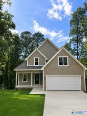 3606 Briarwood Lane, Guntersville, AL 35976