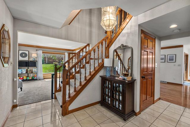 13830 W Linfield DRIVE, New Berlin, WI 53151