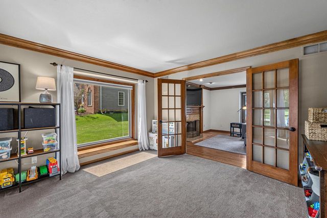 13830 W Linfield DRIVE, New Berlin, WI 53151