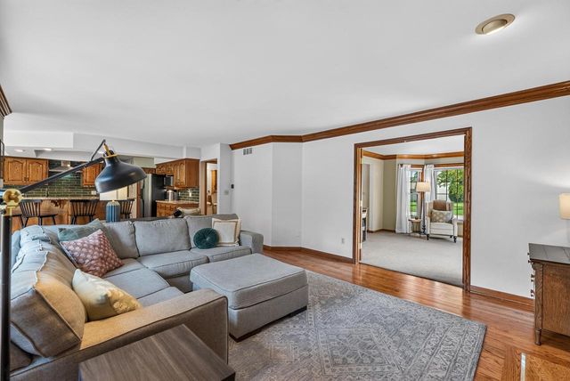 13830 W Linfield DRIVE, New Berlin, WI 53151