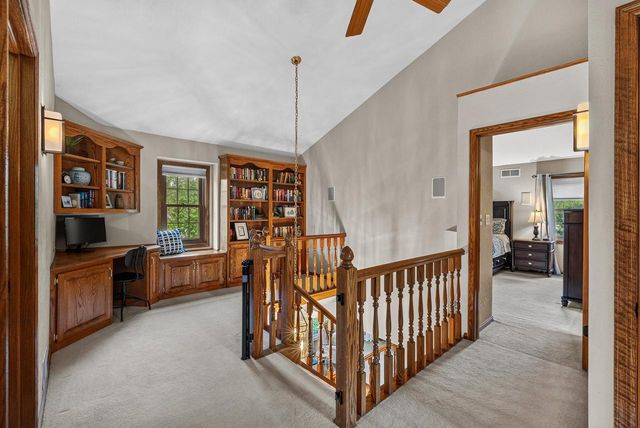 13830 W Linfield DRIVE, New Berlin, WI 53151
