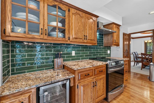 13830 W Linfield DRIVE, New Berlin, WI 53151