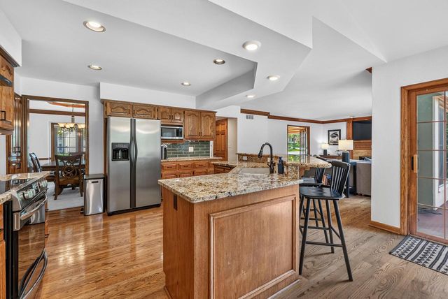 13830 W Linfield DRIVE, New Berlin, WI 53151
