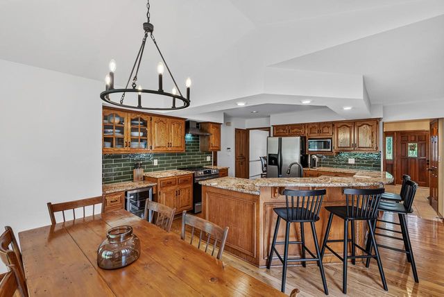 13830 W Linfield DRIVE, New Berlin, WI 53151