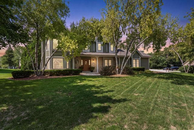 13830 W Linfield DRIVE, New Berlin, WI 53151