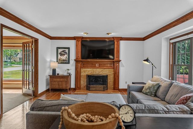 13830 W Linfield DRIVE, New Berlin, WI 53151