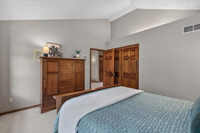 13830 W Linfield DRIVE, New Berlin, WI 53151