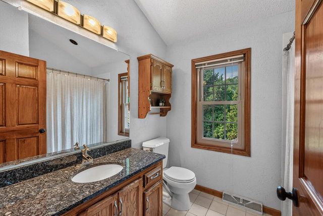 13830 W Linfield DRIVE, New Berlin, WI 53151