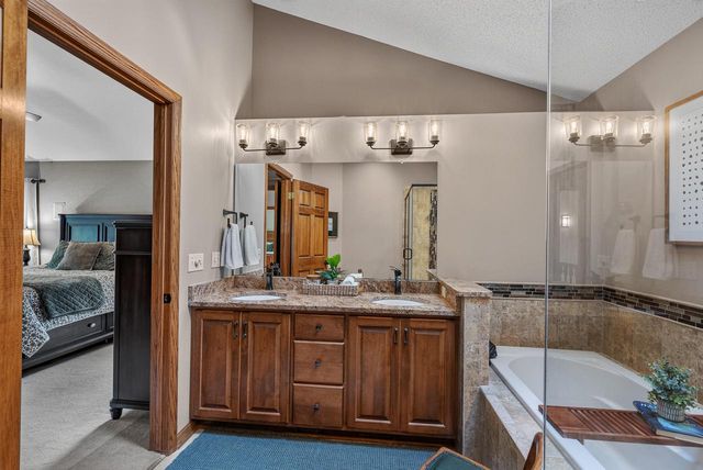 13830 W Linfield DRIVE, New Berlin, WI 53151