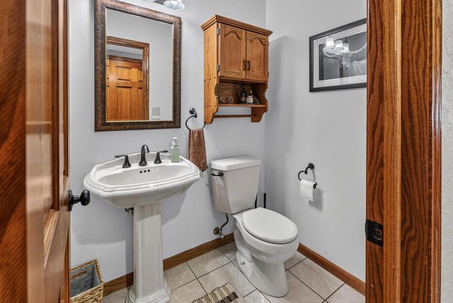 13830 W Linfield DRIVE, New Berlin, WI 53151