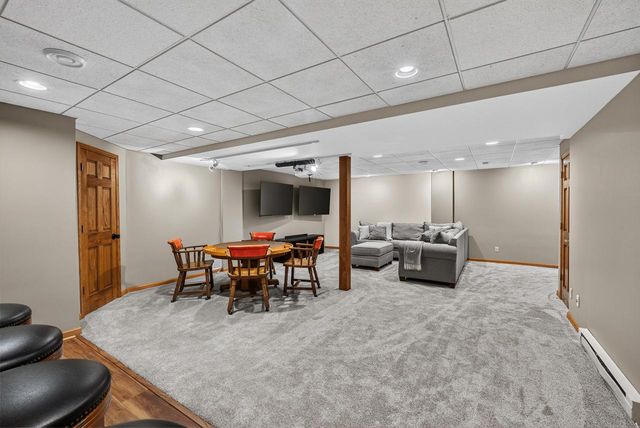 13830 W Linfield DRIVE, New Berlin, WI 53151
