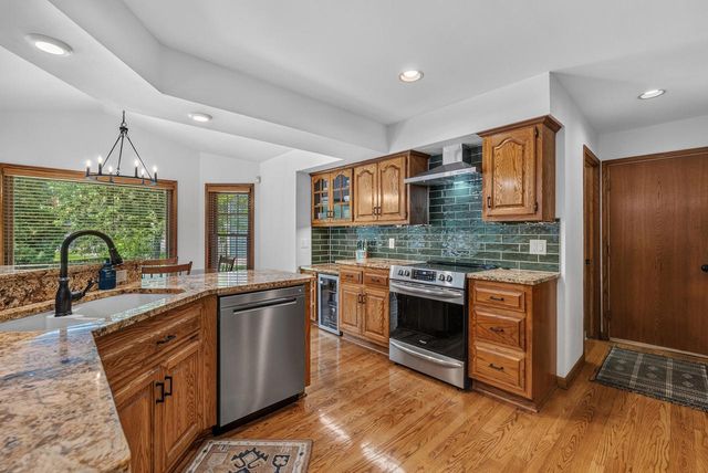 13830 W Linfield DRIVE, New Berlin, WI 53151