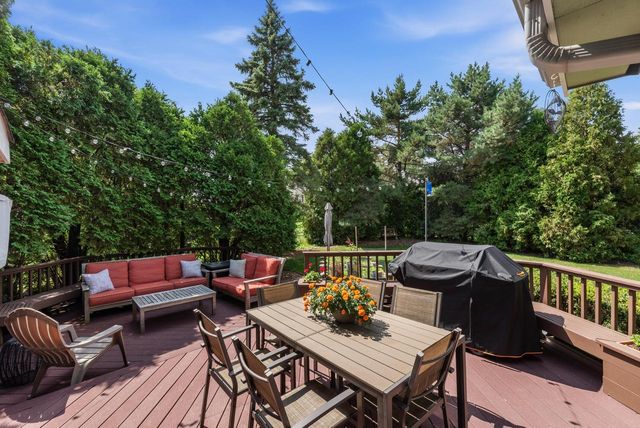 13830 W Linfield DRIVE, New Berlin, WI 53151