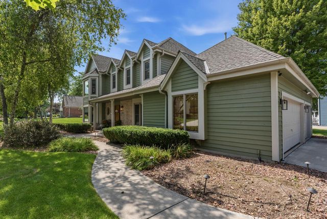 13830 W Linfield DRIVE, New Berlin, WI 53151