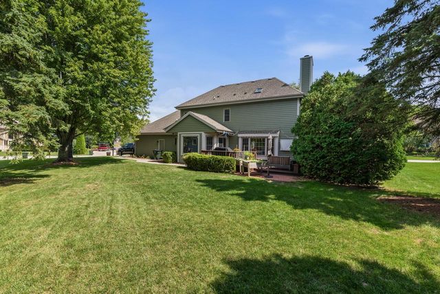 13830 W Linfield DRIVE, New Berlin, WI 53151