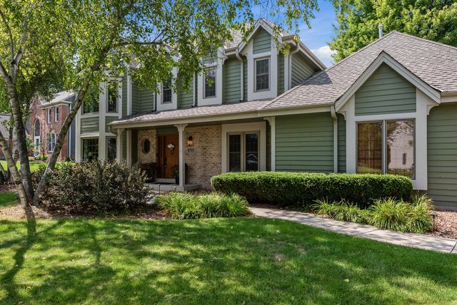 13830 W Linfield DRIVE, New Berlin, WI 53151