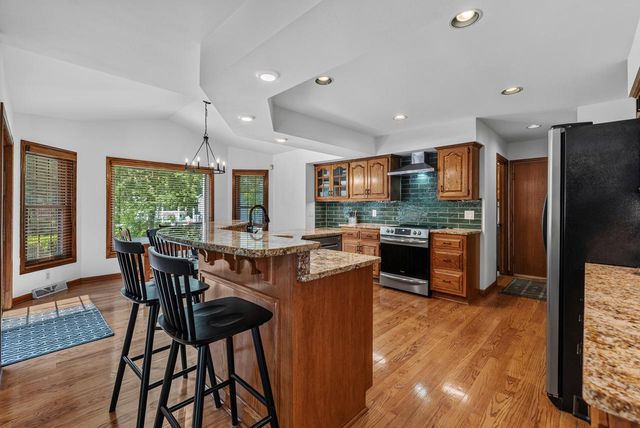 13830 W Linfield DRIVE, New Berlin, WI 53151