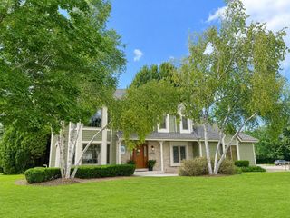 13830 W Linfield DRIVE, New Berlin, WI 53151