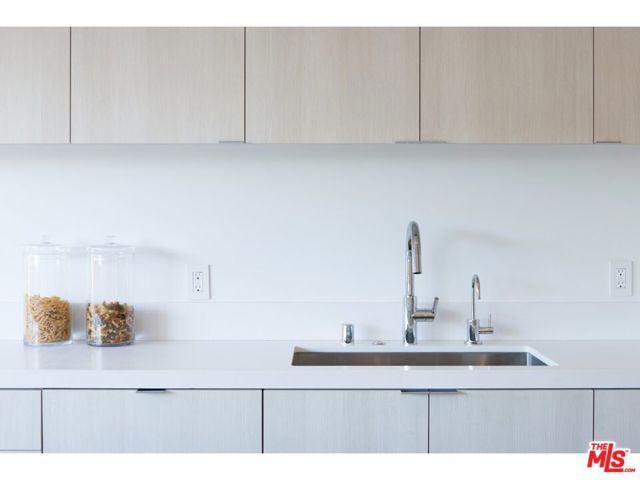 838 N Doheny Drive 302, West Hollywood, CA 90069