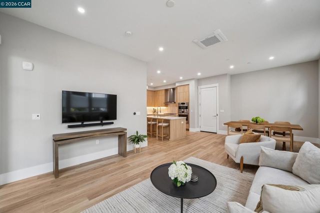 600 Hartz Ave 114, Danville, CA 94526