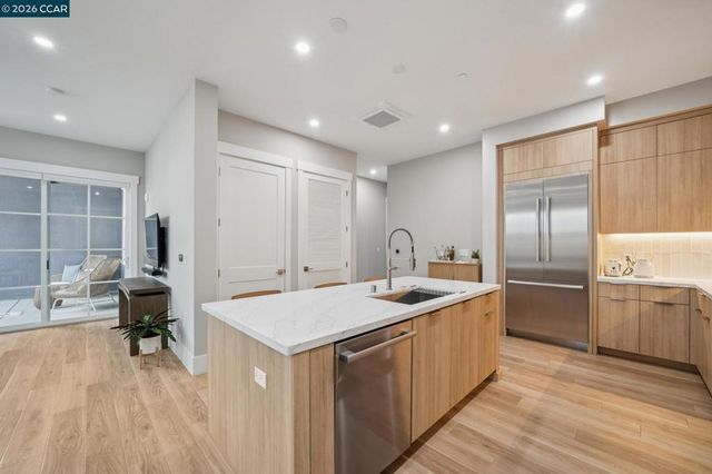 600 Hartz Ave 114, Danville, CA 94526