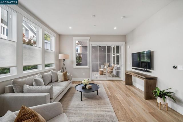 600 Hartz Ave 114, Danville, CA 94526