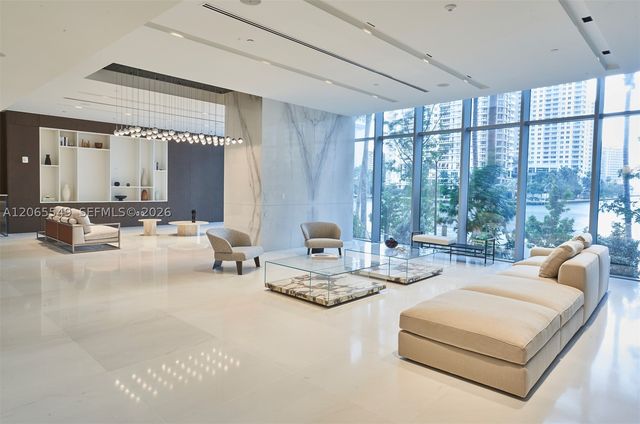 300 Biscayne Blvd Way 2309, Miami, FL 33131