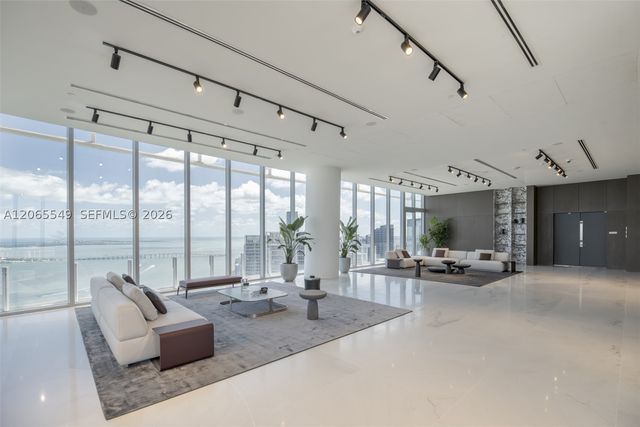 300 Biscayne Blvd Way 2309, Miami, FL 33131