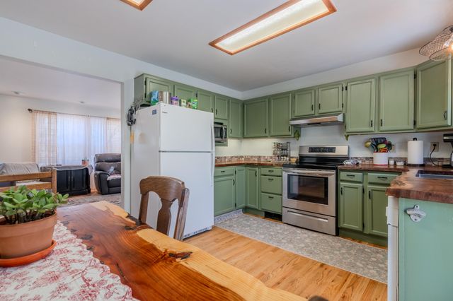 127 Lodge Road, Trail, OR 97541