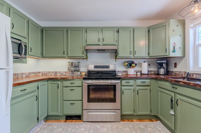 127 Lodge Road, Trail, OR 97541