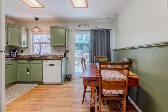 127 Lodge Road, Trail, OR 97541