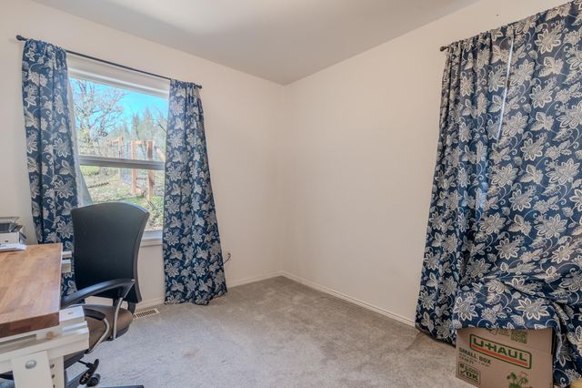 127 Lodge Road, Trail, OR 97541