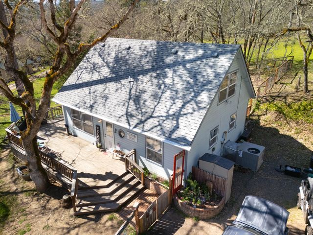 127 Lodge Road, Trail, OR 97541