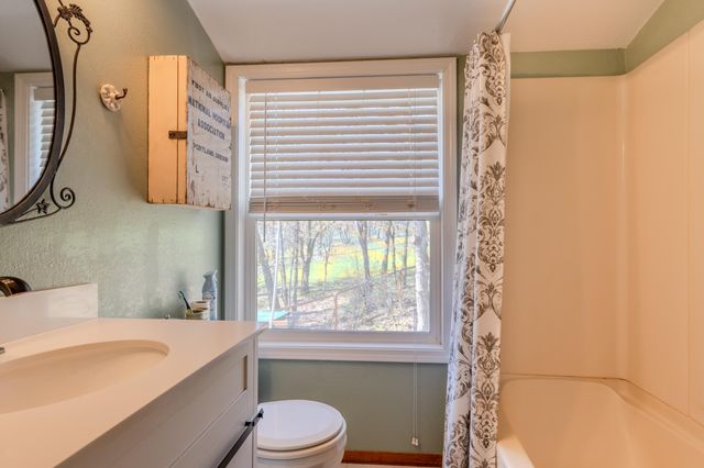 127 Lodge Road, Trail, OR 97541