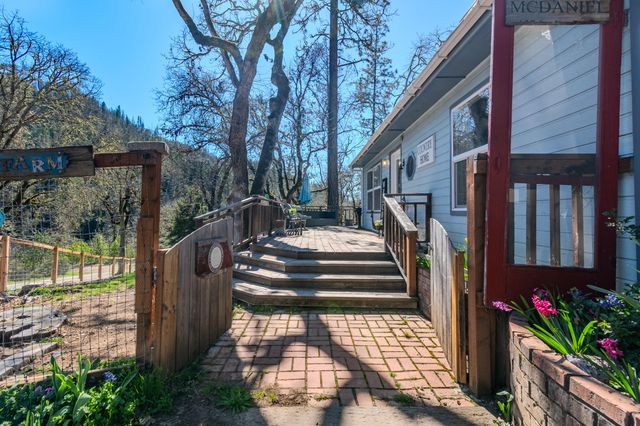 127 Lodge Road, Trail, OR 97541