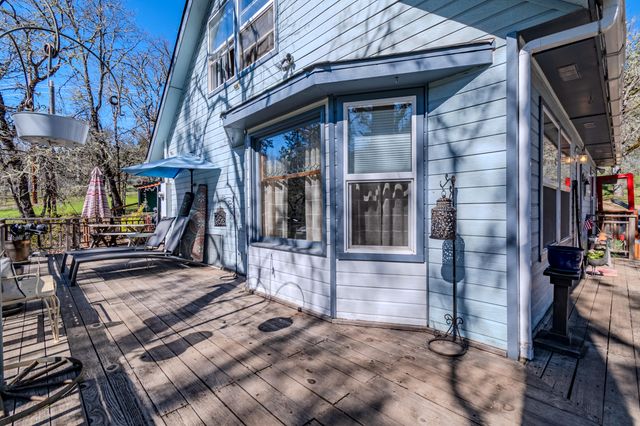 127 Lodge Road, Trail, OR 97541