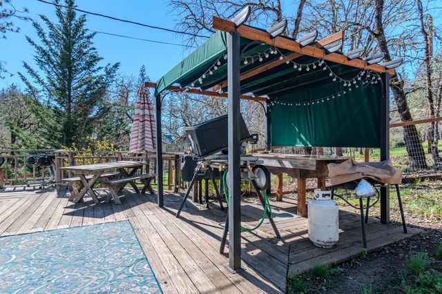 127 Lodge Road, Trail, OR 97541