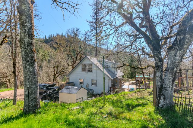 127 Lodge Road, Trail, OR 97541