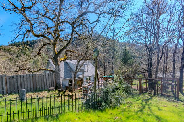 127 Lodge Road, Trail, OR 97541