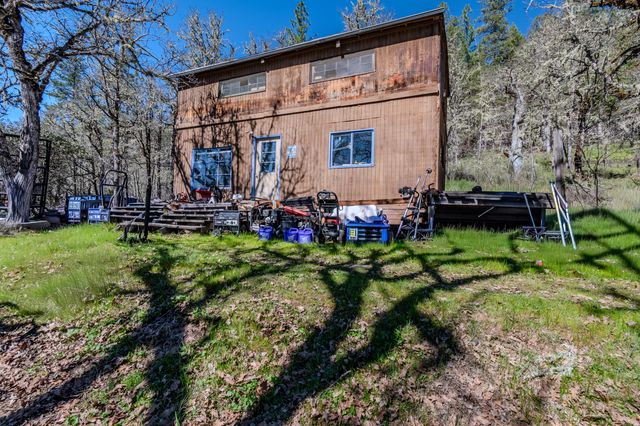 127 Lodge Road, Trail, OR 97541