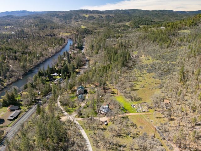 127 Lodge Road, Trail, OR 97541