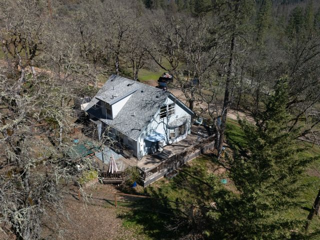 127 Lodge Road, Trail, OR 97541